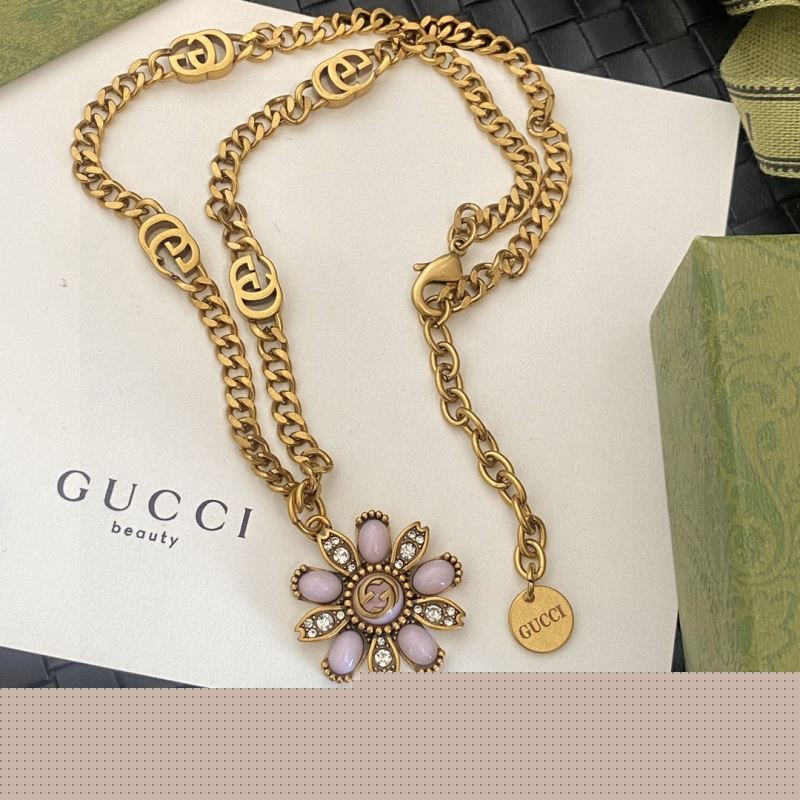 G*u*i necklaces
